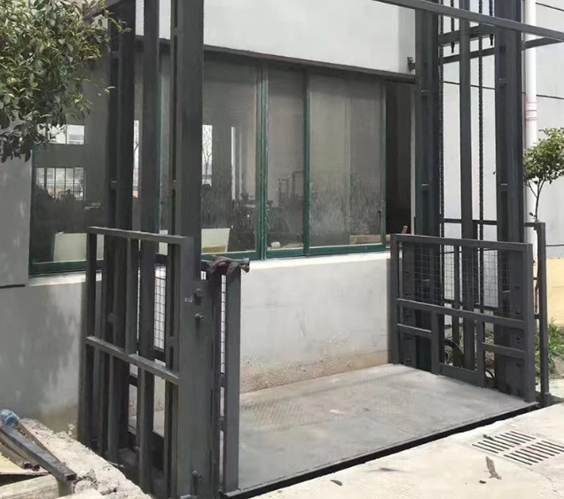 盘锦导轨式施工升降机助力民生工程提速增效